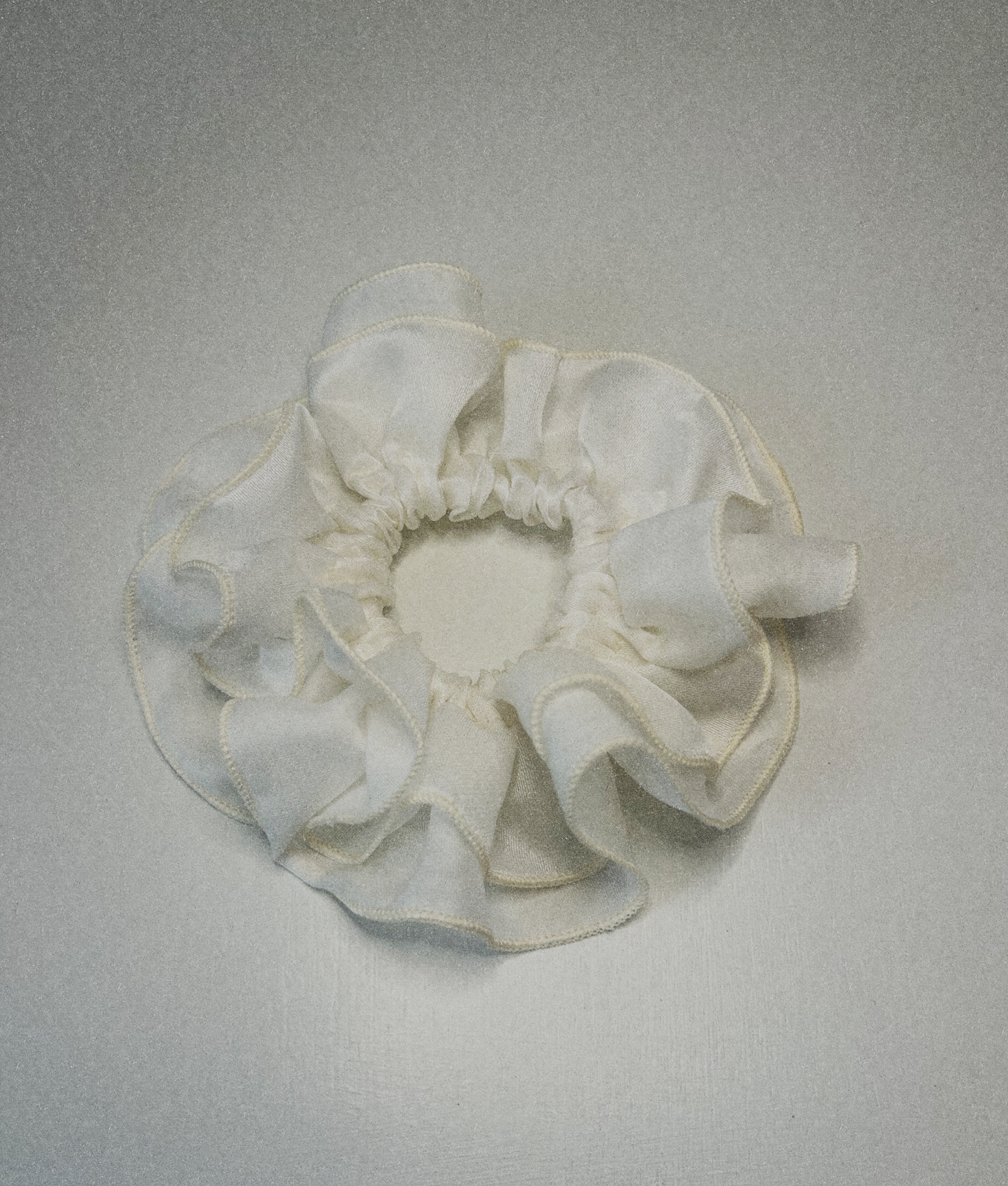 Lilje silk scrunchie